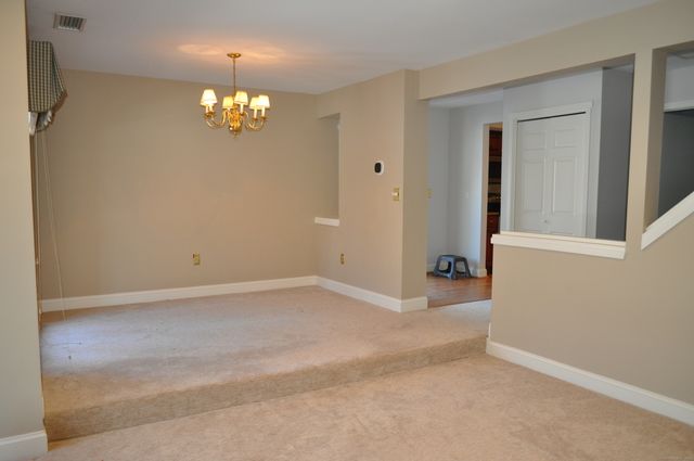 8 Willow Lane 8, Avon, CT 06001