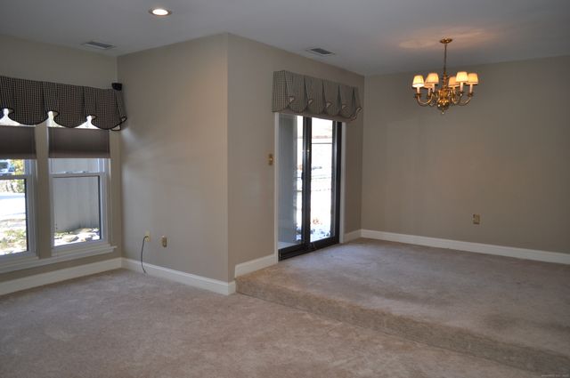 8 Willow Lane 8, Avon, CT 06001