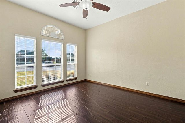1607 SW Edward Circle, Lawton, OK 73505