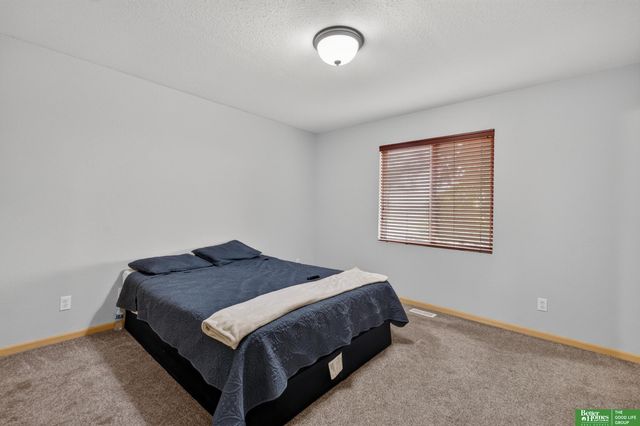 8012 S 161st Terrace, Omaha, NE 68136
