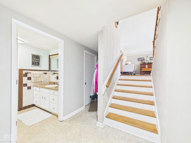 6180 N Akron Drive, Alexandria, IN 46001