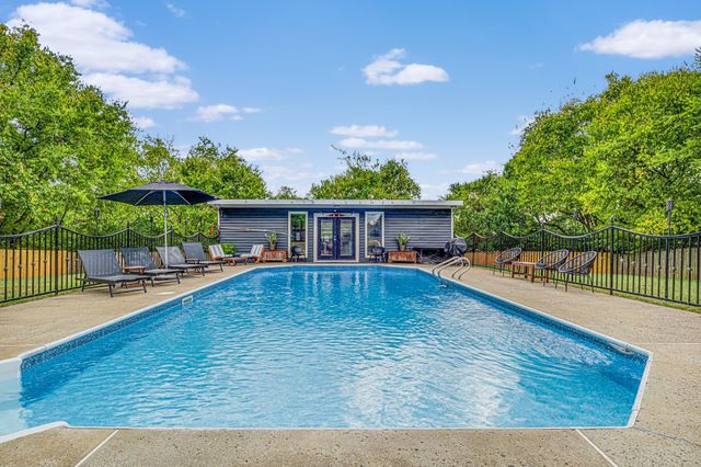 562B Neelys Bend Rd, Madison, TN 37115