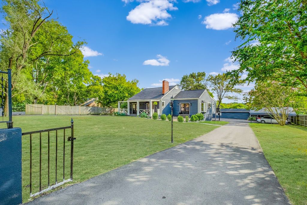 562B Neelys Bend Rd, Madison, TN 37115