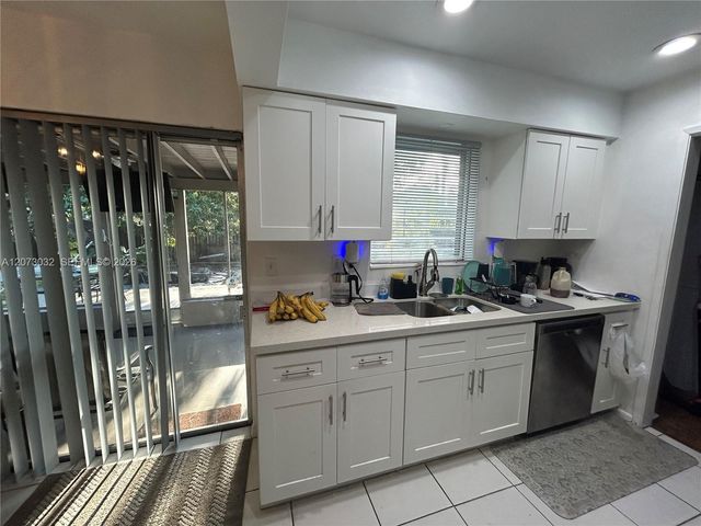 571 SW 29th Terrace, Fort Lauderdale, FL 33312