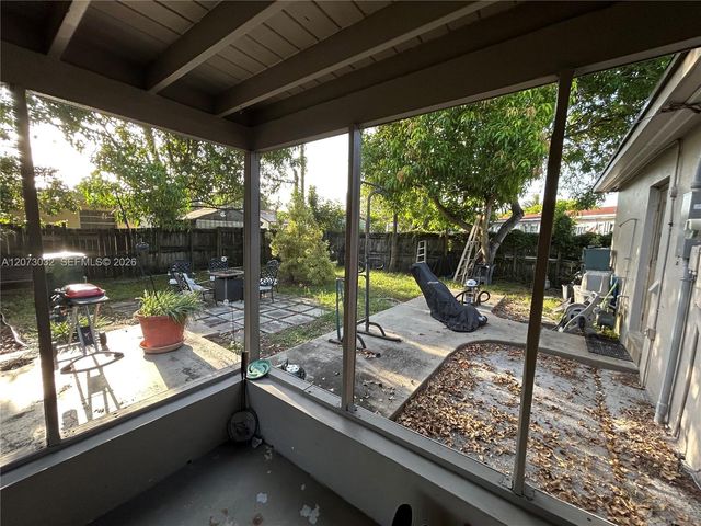 571 SW 29th Terrace, Fort Lauderdale, FL 33312
