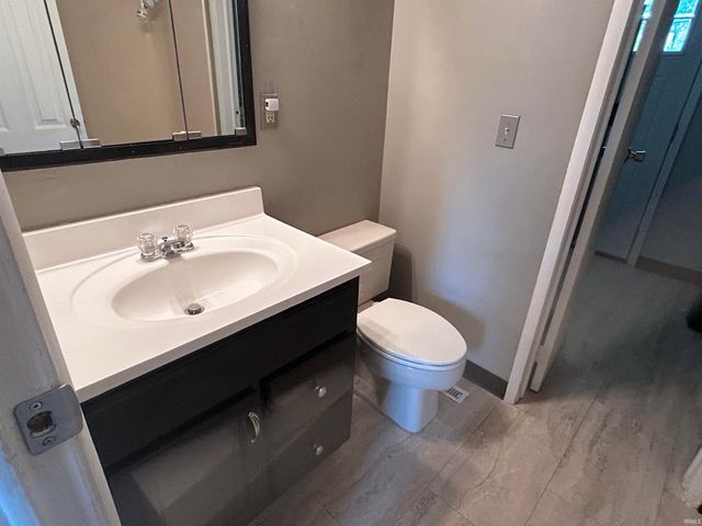 1327 Northlea Drive, South Bend, IN 46628