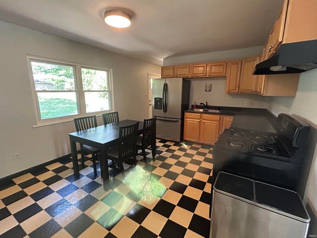 1327 Northlea Drive, South Bend, IN 46628