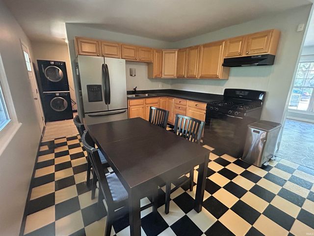 1327 Northlea Drive, South Bend, IN 46628