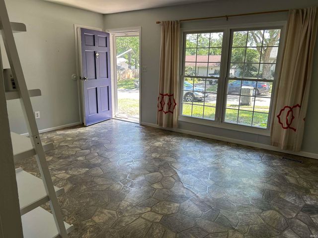 1327 Northlea Drive, South Bend, IN 46628