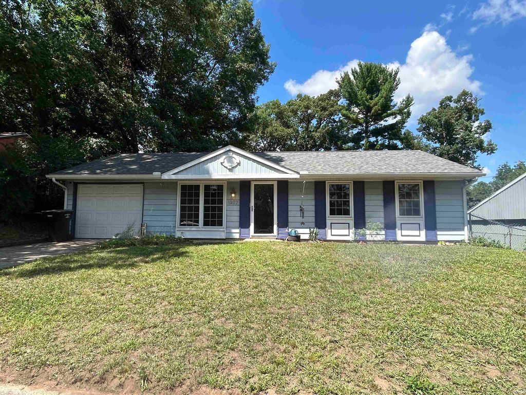 1327 Northlea Drive, South Bend, IN 46628