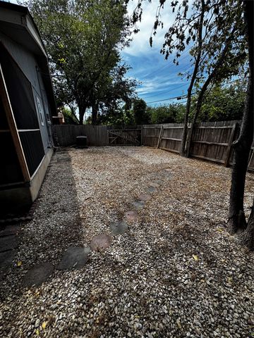 1311 Barbara DR B, San Marcos, TX 78666