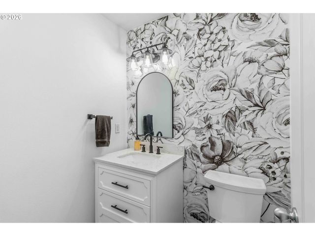 208 SALMONBERRY Ln, Longview, WA 98632