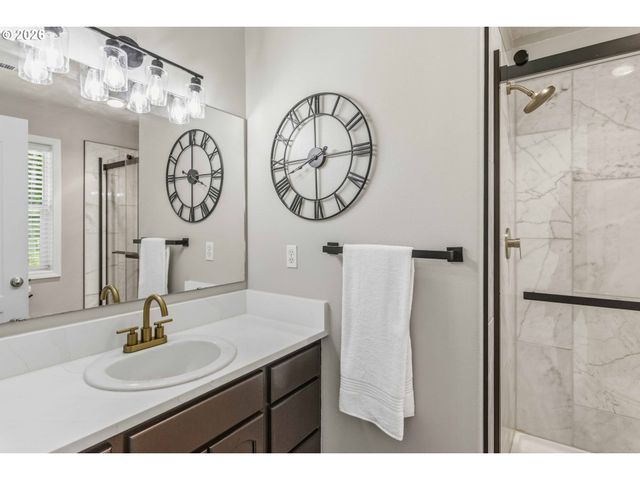208 SALMONBERRY Ln, Longview, WA 98632