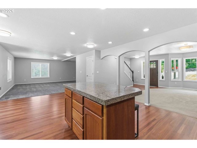 208 SALMONBERRY Ln, Longview, WA 98632