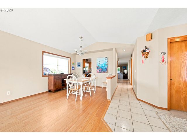 19345 VINCENT Dr, Oregon City, OR 97045