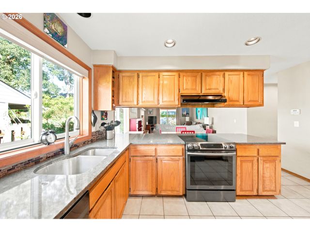 19345 VINCENT Dr, Oregon City, OR 97045