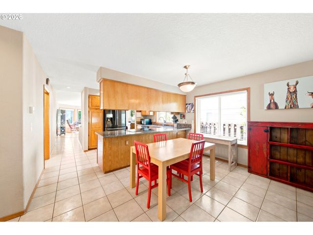 19345 VINCENT Dr, Oregon City, OR 97045
