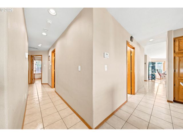 19345 VINCENT Dr, Oregon City, OR 97045