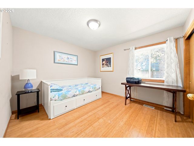 19345 VINCENT Dr, Oregon City, OR 97045