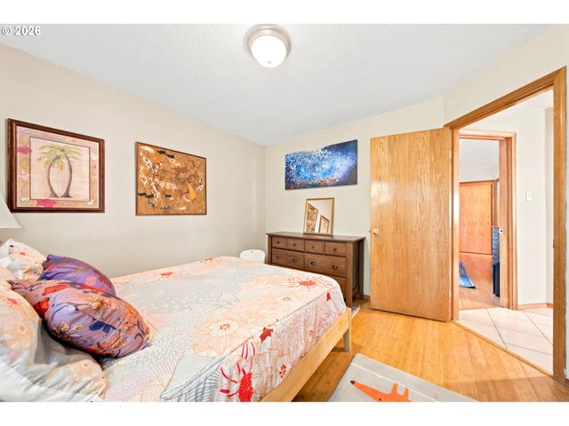 19345 VINCENT Dr, Oregon City, OR 97045