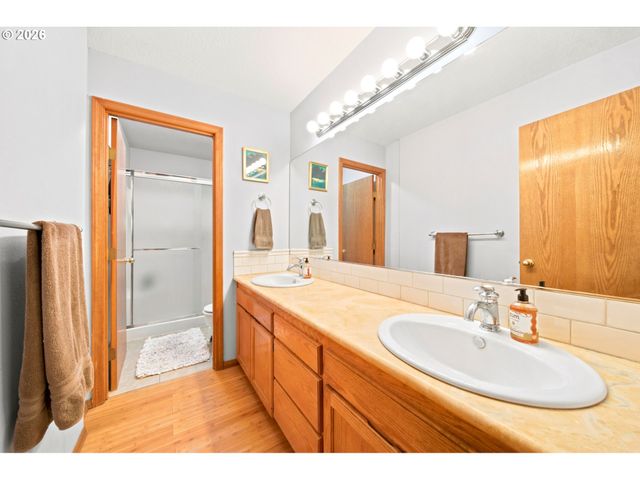 19345 VINCENT Dr, Oregon City, OR 97045