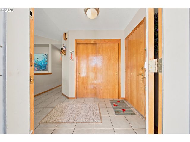 19345 VINCENT Dr, Oregon City, OR 97045