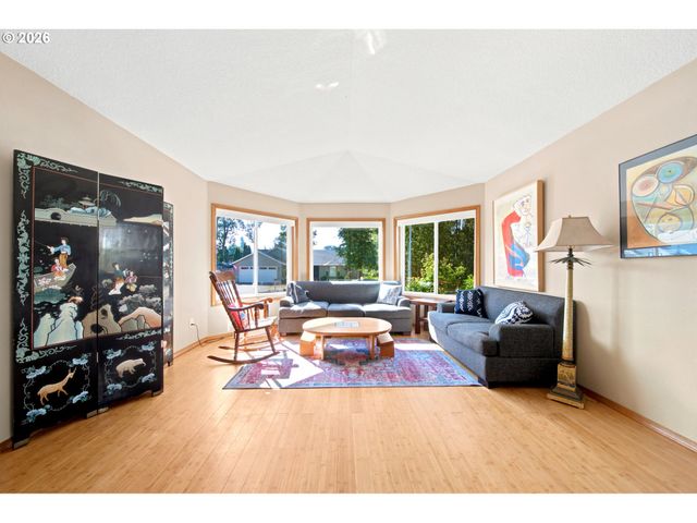 19345 VINCENT Dr, Oregon City, OR 97045