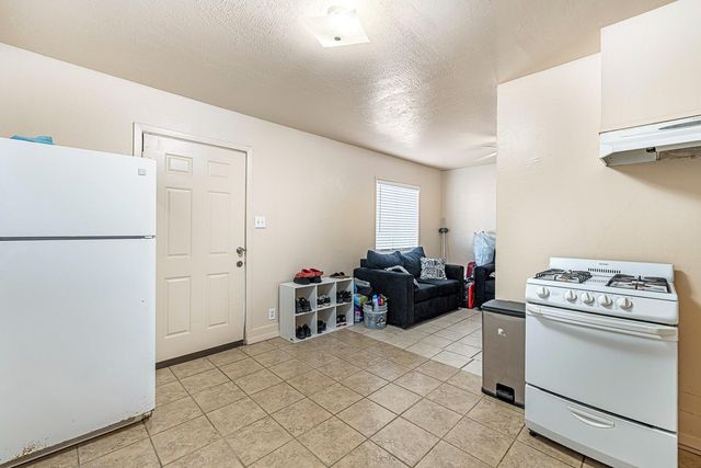 1222 Olive Avenue, Sanger, CA 93657