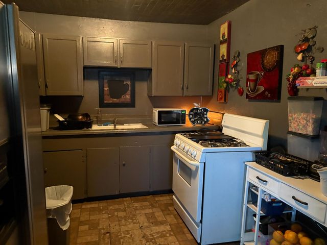 1222 Olive Avenue, Sanger, CA 93657