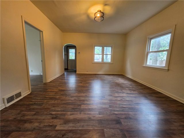 1610 6th Ave, Beaver Falls, PA 15010