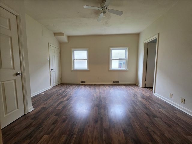 1610 6th Ave, Beaver Falls, PA 15010