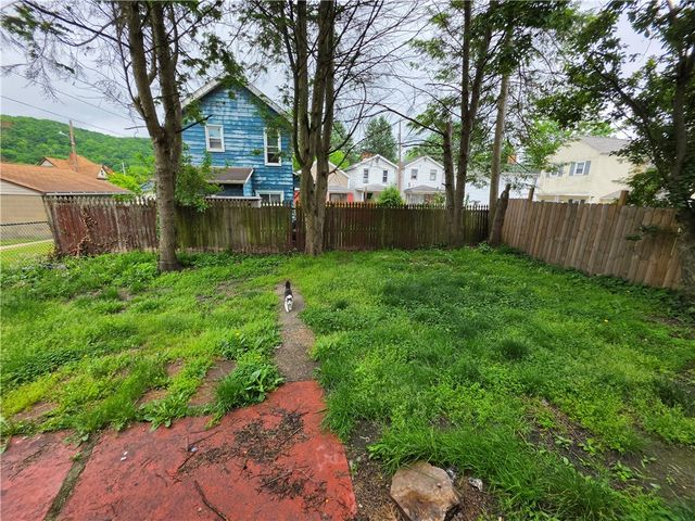 1610 6th Ave, Beaver Falls, PA 15010
