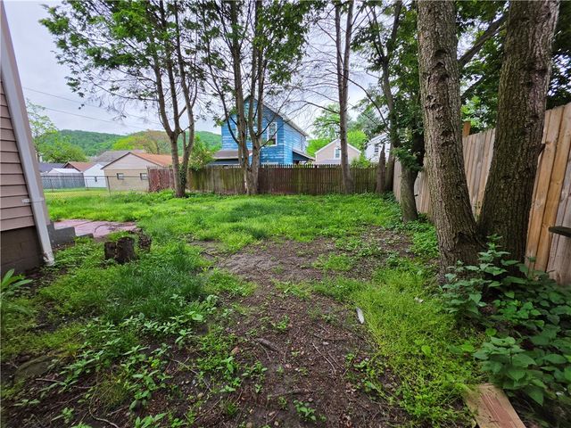 1610 6th Ave, Beaver Falls, PA 15010