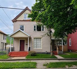 1610 6th Ave, Beaver Falls, PA 15010