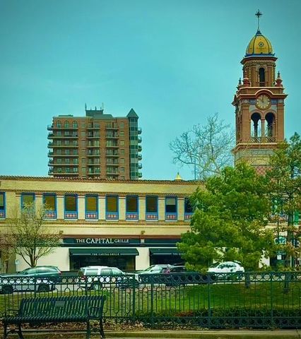 111 E 50TH Street B, Kansas City, MO 64112