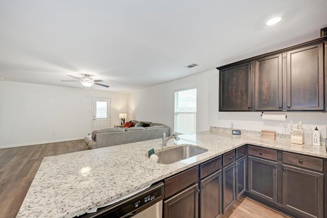 132 Maywood LN, Jarrell, TX 76537