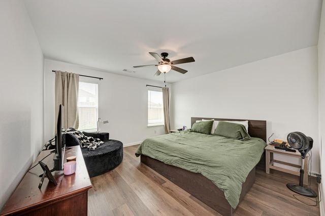 132 Maywood LN, Jarrell, TX 76537