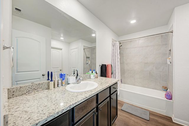 132 Maywood LN, Jarrell, TX 76537