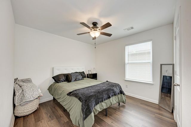 132 Maywood LN, Jarrell, TX 76537
