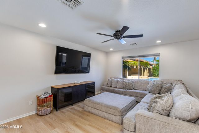 8652 E NIDO Avenue, Mesa, AZ 85209