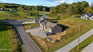 380 Hillvale Rd, Clinton, TN 37716