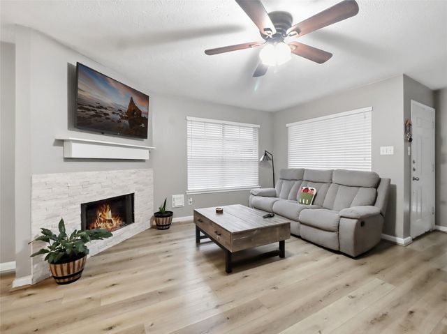 7458 Bahia Lane, Houston, TX 77489