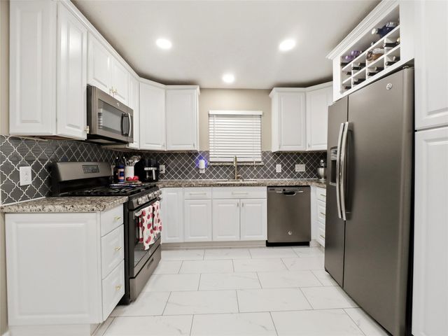 7458 Bahia Lane, Houston, TX 77489