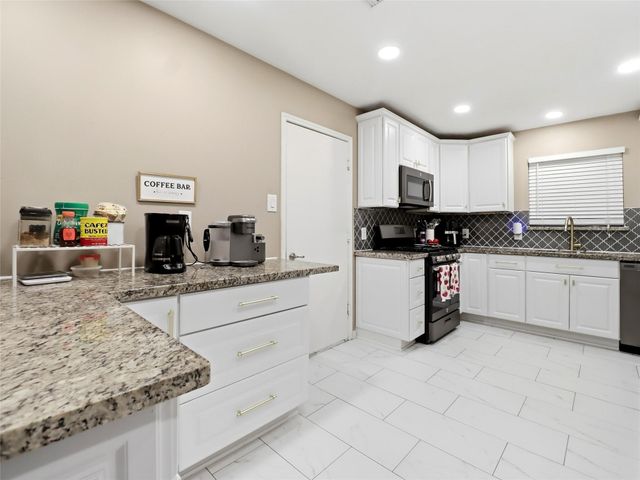 7458 Bahia Lane, Houston, TX 77489