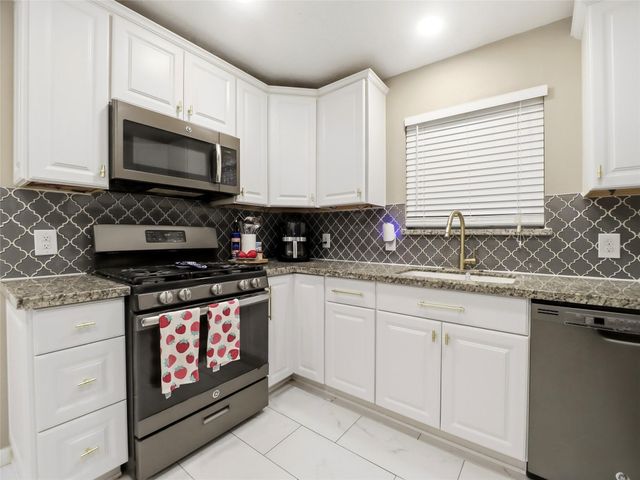 7458 Bahia Lane, Houston, TX 77489