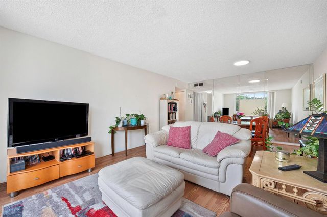 500 Executive Center Drive 3k, West Palm Beach, FL 33401