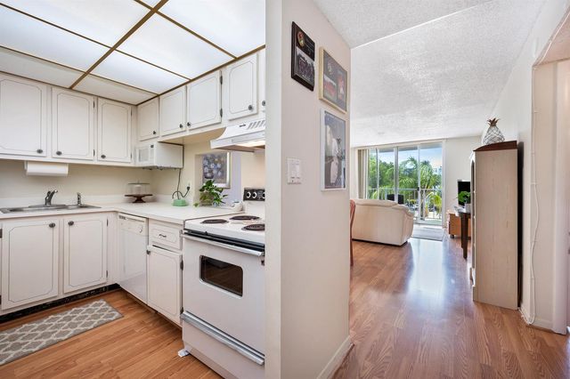 500 Executive Center Drive 3k, West Palm Beach, FL 33401