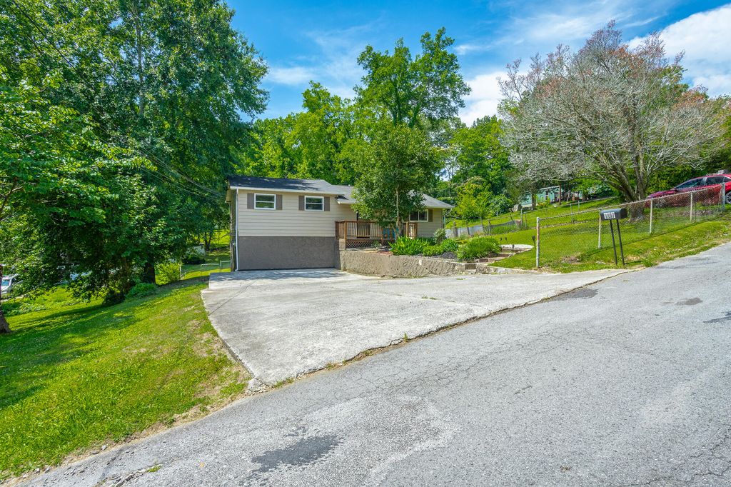 107 Anderson Road, Rossville, GA 30741