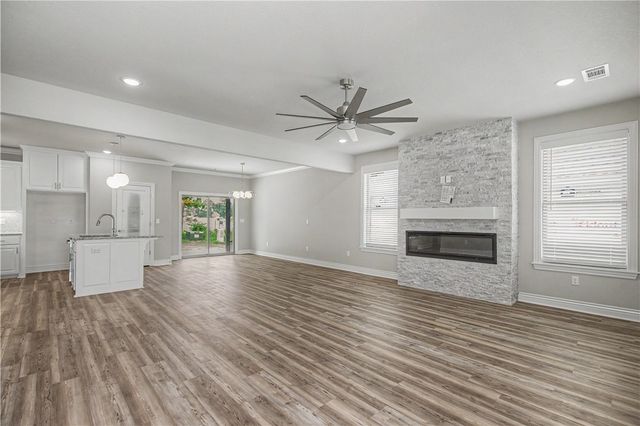 802 W Kelley Ann Street, Siloam Springs, AR 72761