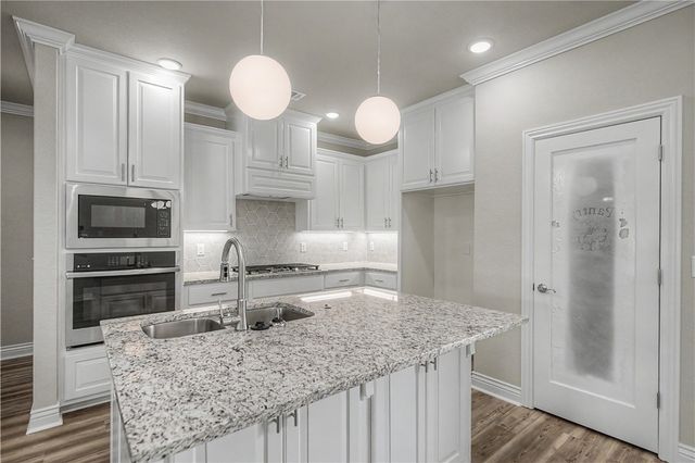 802 W Kelley Ann Street, Siloam Springs, AR 72761
